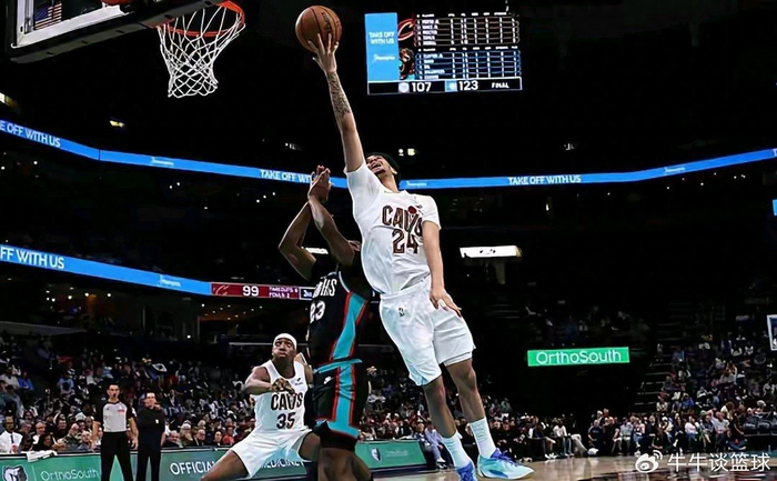 九游体育官方网站-骑士次轮秀防守抢戏！进攻打铁却成赢球隐藏功臣？|NBA|克利夫兰骑士队|多诺万-米切尔|孟菲斯灰熊|nba_新浪体育_新浪新闻